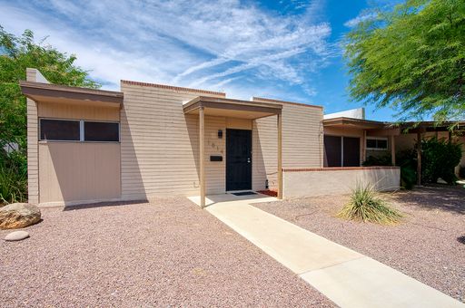Large 2BR/2BA townhome with only one shared wall! Private Backyarf, Covered Parking & Community Pool! – photo 1