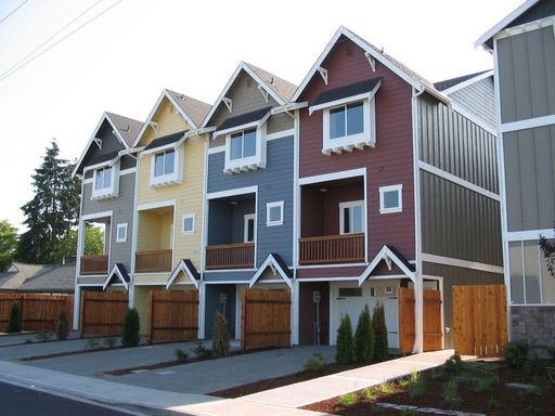 3 bedroom, 3.5 Bath Spacious Townhome – photo 1