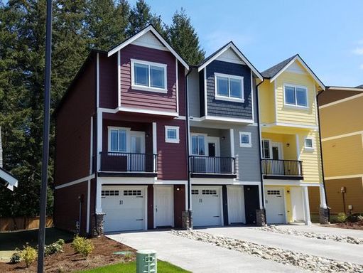 2 Bedroom, 2.5 Bath Spacious Townhome – photo 1