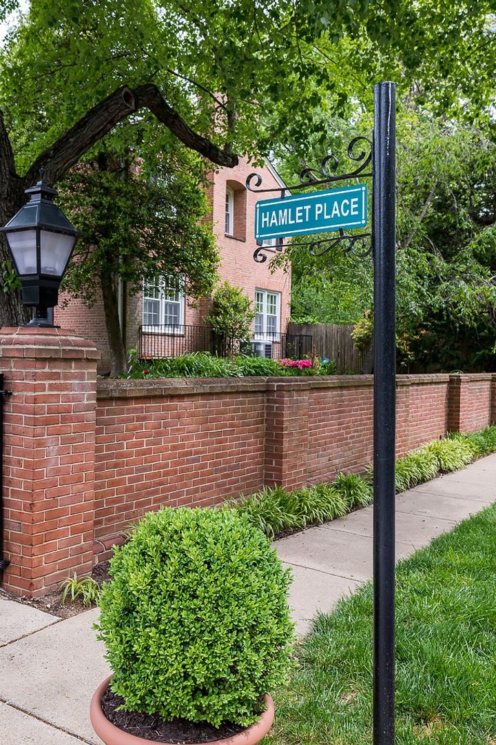 Chevy Chase House: 3500 Hamlet Place Unit #702