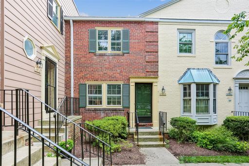 Great 2BR 2BA in Highly Sought Kenwood Forest Community near Downtown Bethesda – photo 1