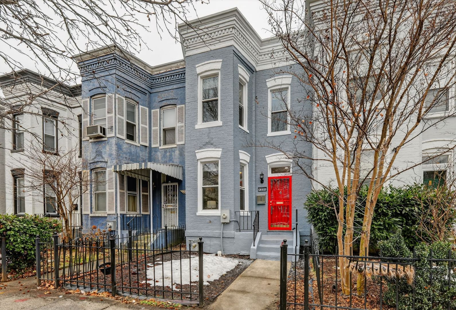 Washington House: 1221 I St NE
