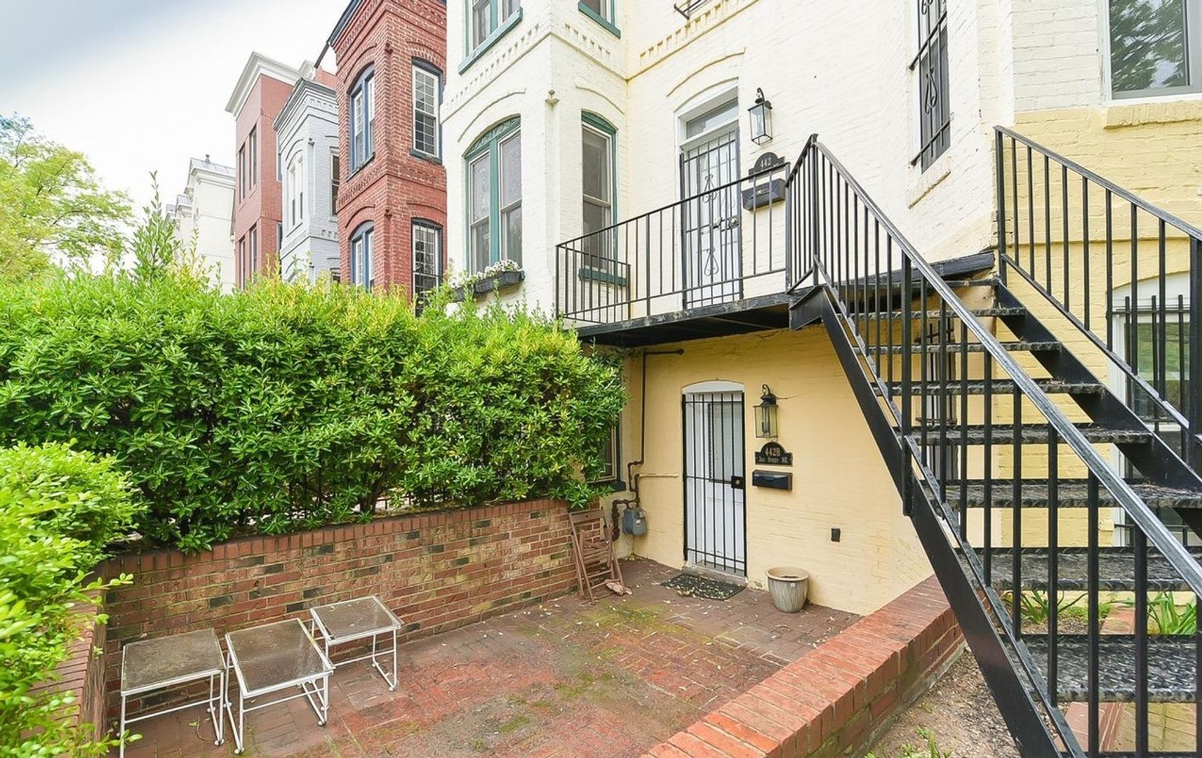 Washington Apartment: 442 3rd Street NE