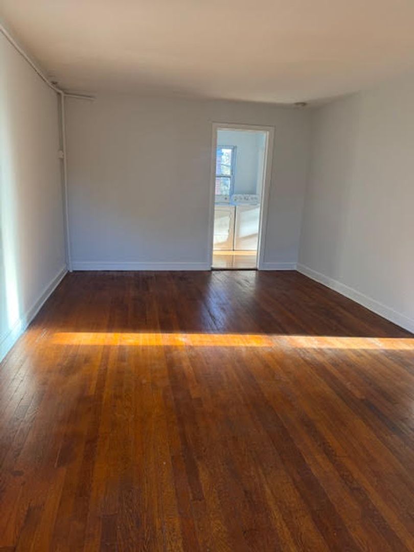 College Park Apartment: 4835 Indian Ln