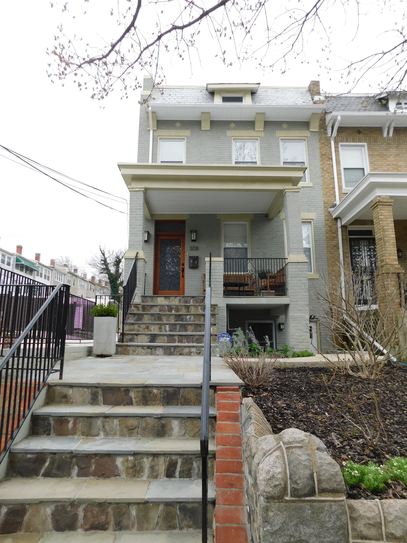 Washington House: 308 Webster St NW Unit #2