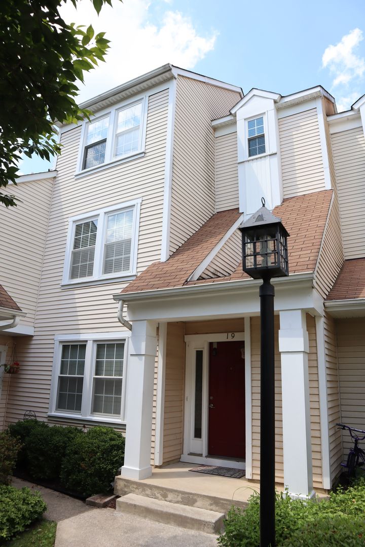 Olney Townhome: 19 Ohara Ct