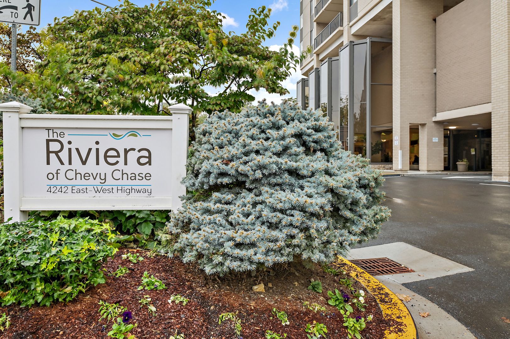 Chevy Chase Condo: 4242 East West Hwy #914