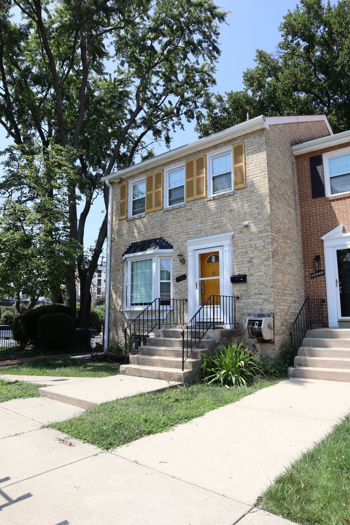 Silver Spring House: 10951 Amherst Ave