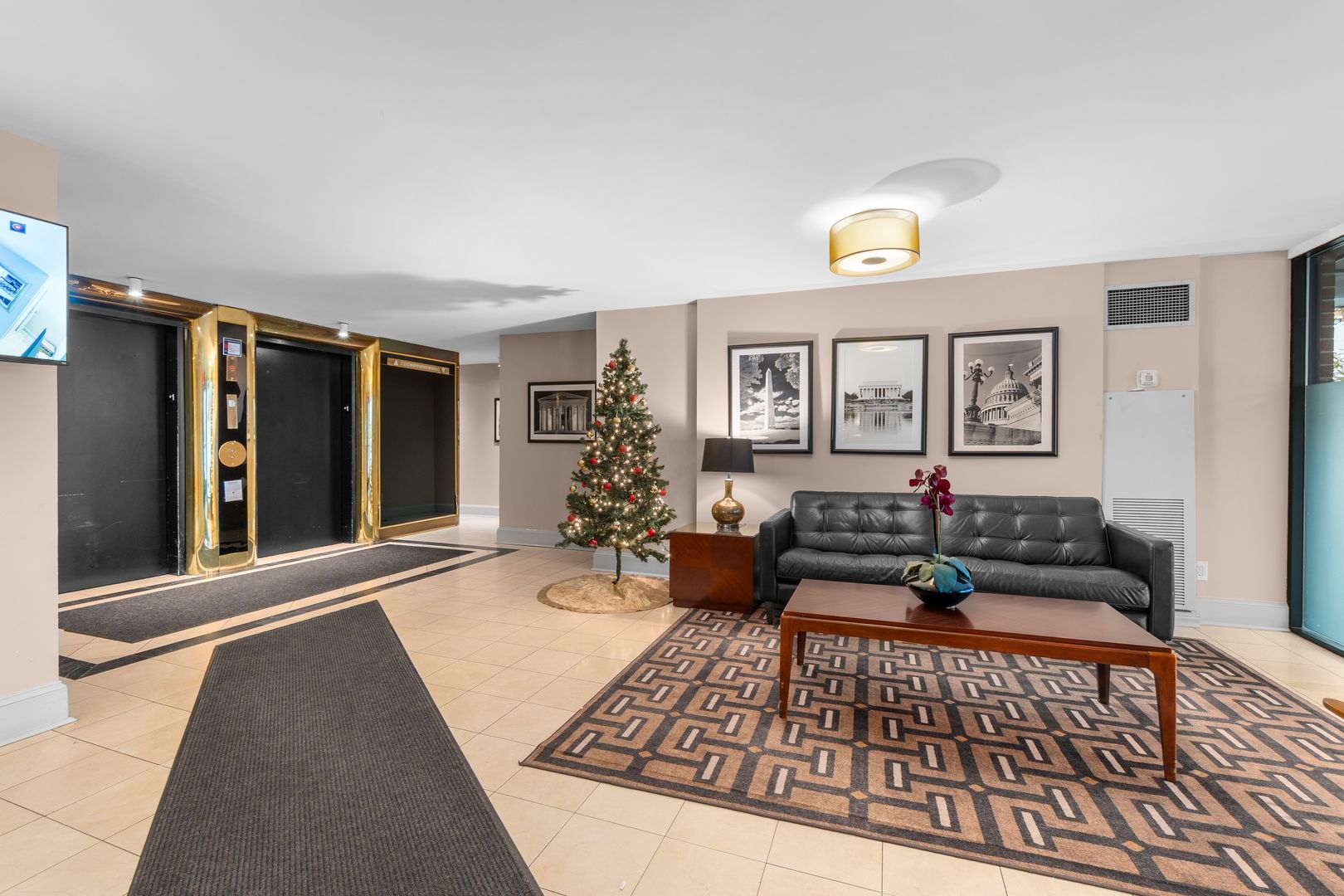 Washington House: 1245 13th St NW #314