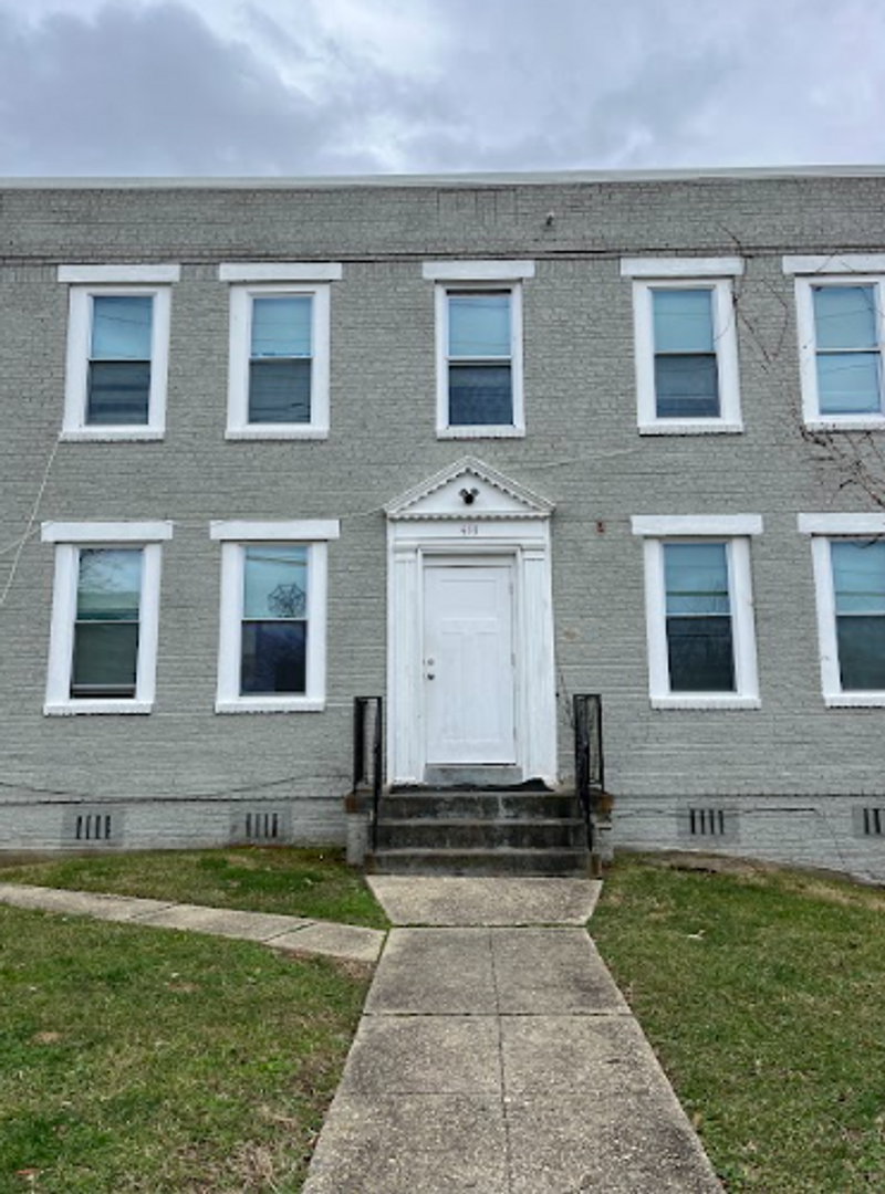 Washington Apartment: 433 Atlantic St SE