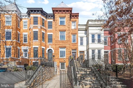 Charming two-bedroom, one-bathroom Columbia Heights retreat offering privacy, versatility, and unbeatable access to the best of city living. – photo 1