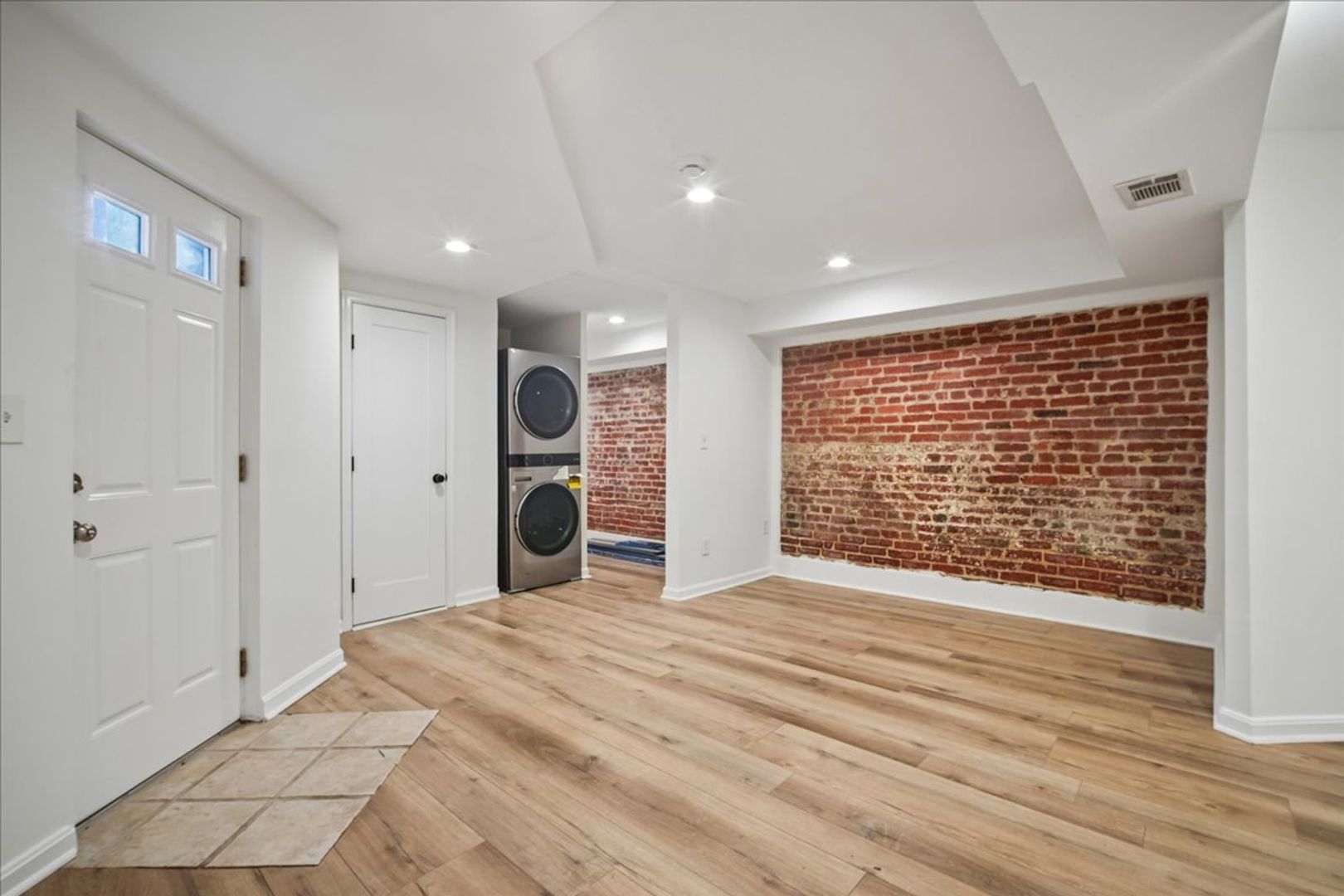 Washington Apartment: 3211 11th St NW