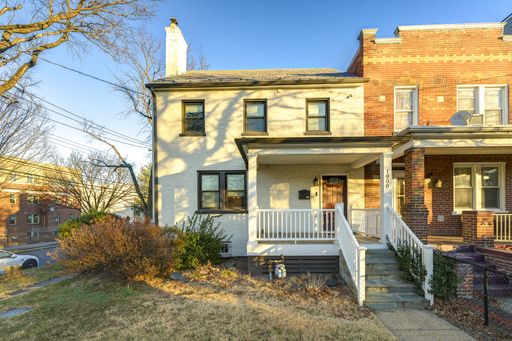 Modern End-Unit Townhome with Garage + Outdoor Space in SE DC – photo 1