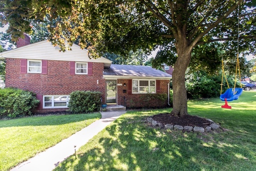 Spacious 3-BR 2-BA Split Level in Ideally Located Close in Rockville!! – photo 1