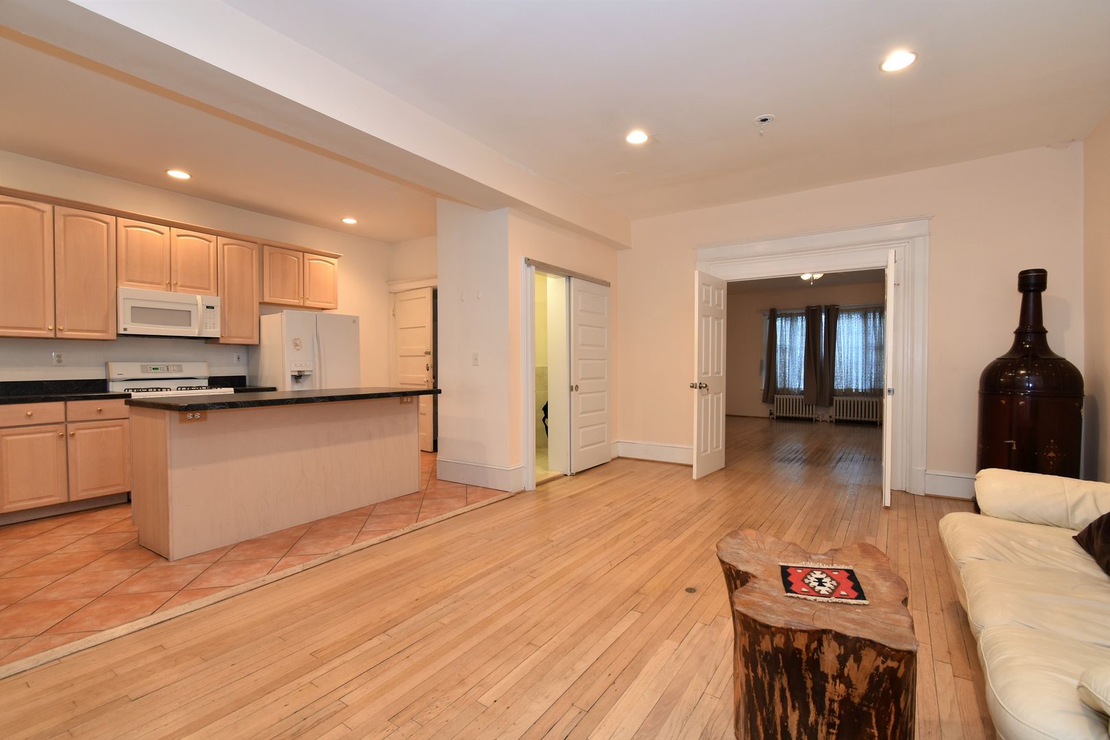 Washington Apartment: 2729 Connecticut Ave, NW