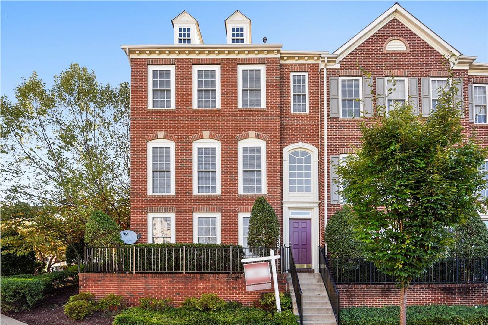 Clarksburg House: 12923 Benton Park Cir