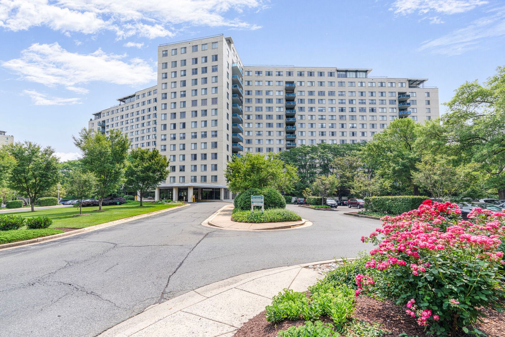 Rockville Condo: 10401 Grosvenor Pl #904