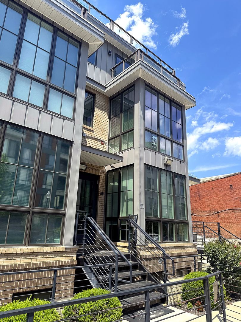 WASHINGTON House: 625 PARK RD NW APT 201