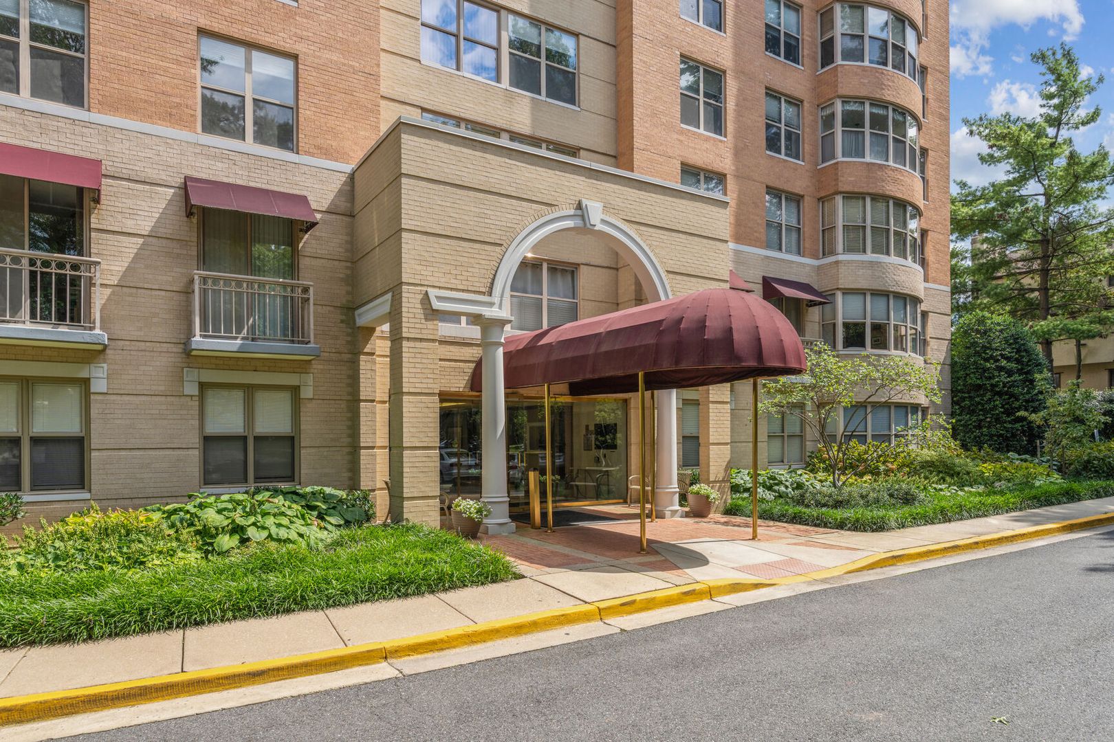Bethesda Condo: 5000 Battery Ln #406