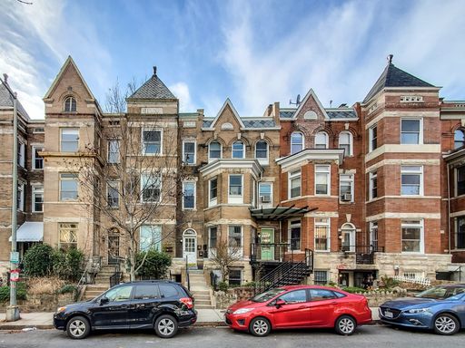 Charming and light-filled two bedroom one bath in Adams Morgan – photo 1