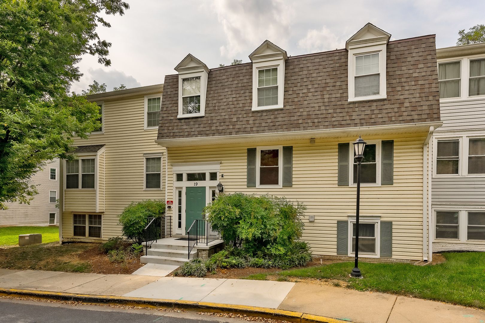 Germantown House: 19 Pickering Court Apt 01
