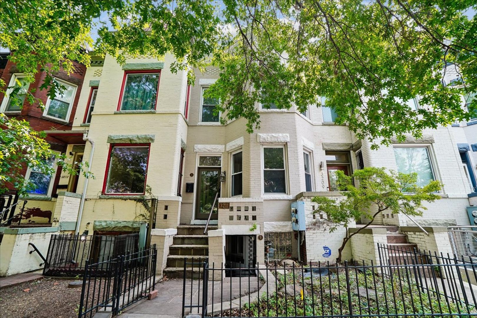 Washington Apartment: 3211 11th St NW