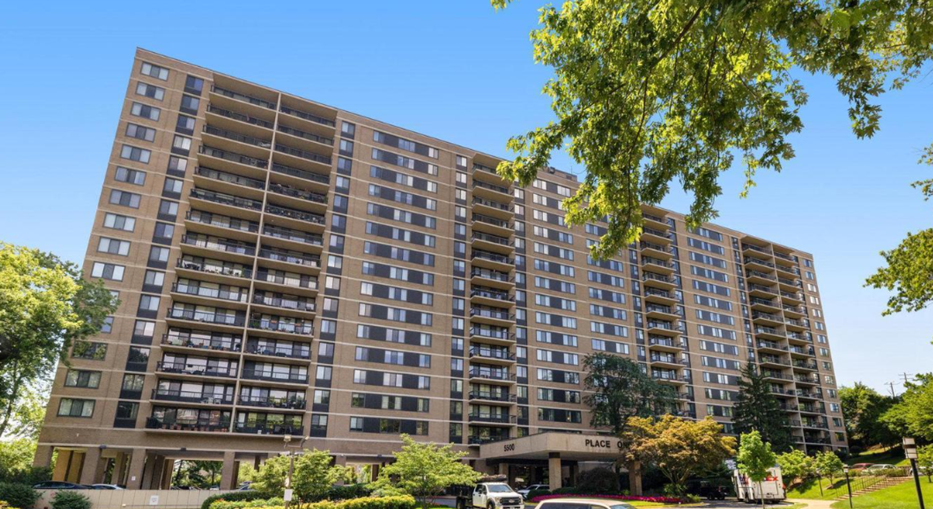 Alexandria Condo: 5500 Holmes Run Pkwy #101