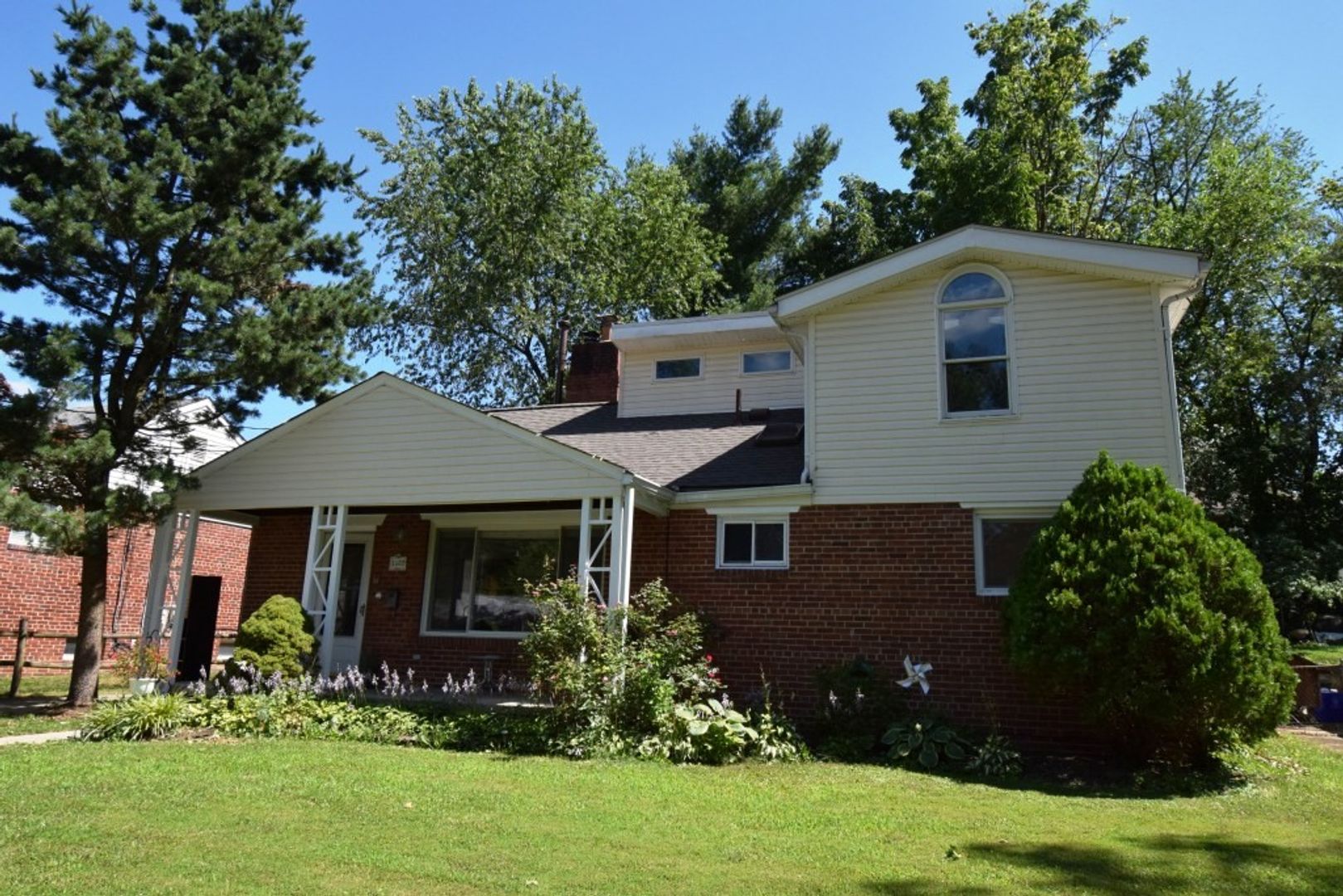 Silver Spring House: 1507 Oakview Drive