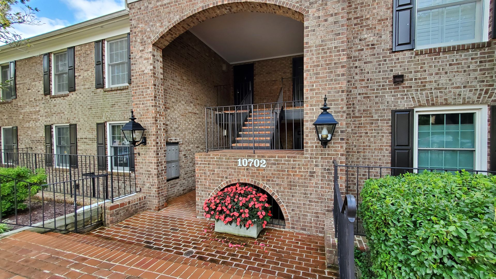 Rockville House: 10702 Kings Riding Way #202