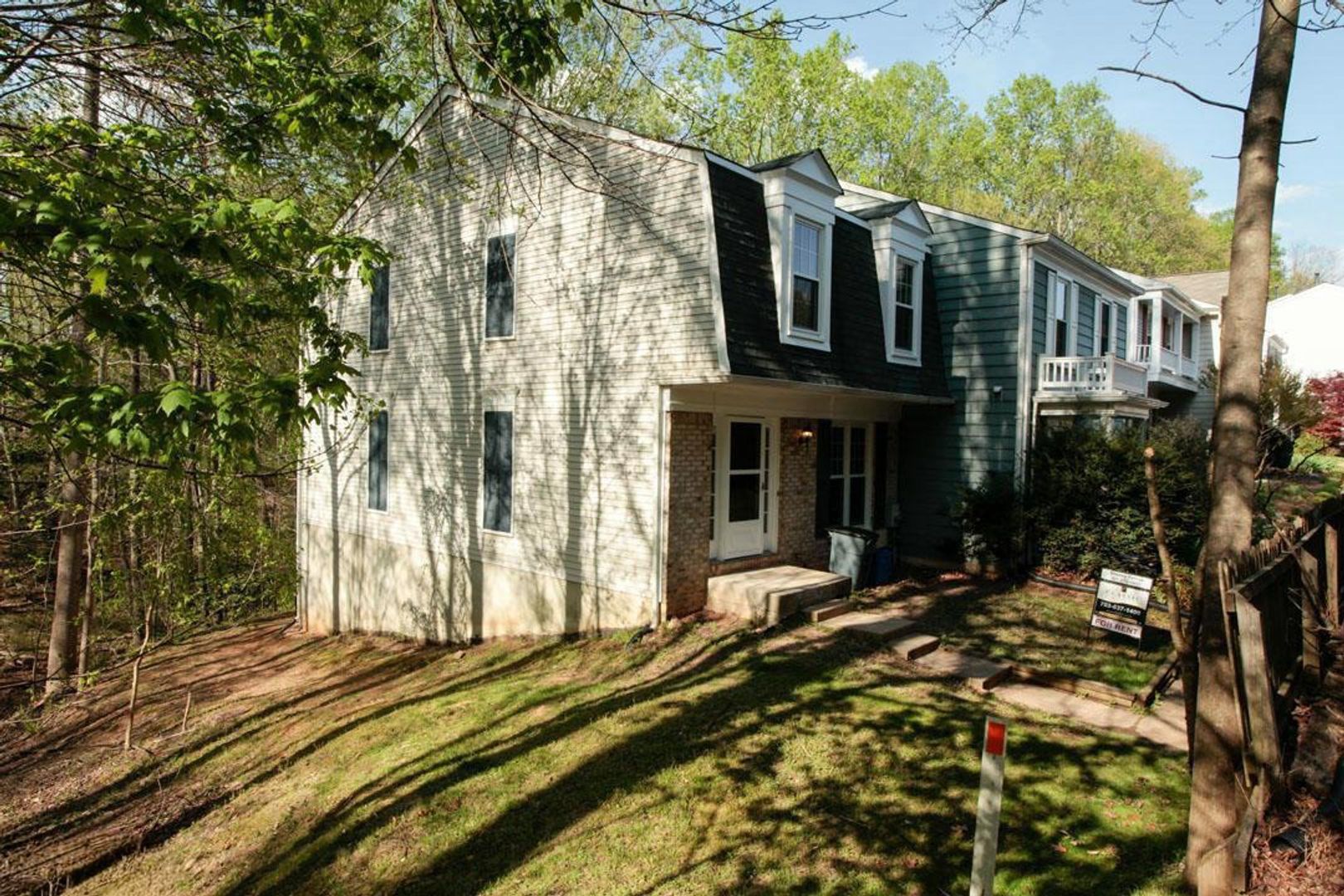 Silver Spring Townhome: 100 Finale Terrace