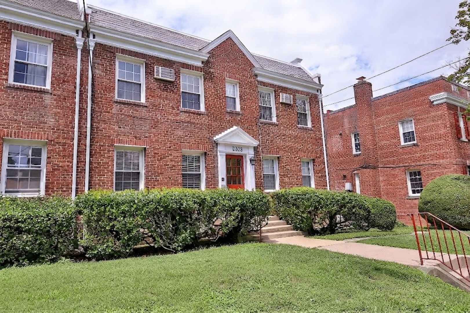 Washington Apartment: 2328 40th Street NW
