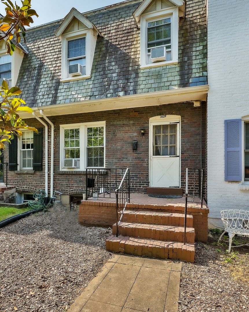 Washington House: 3624 S Street, NW