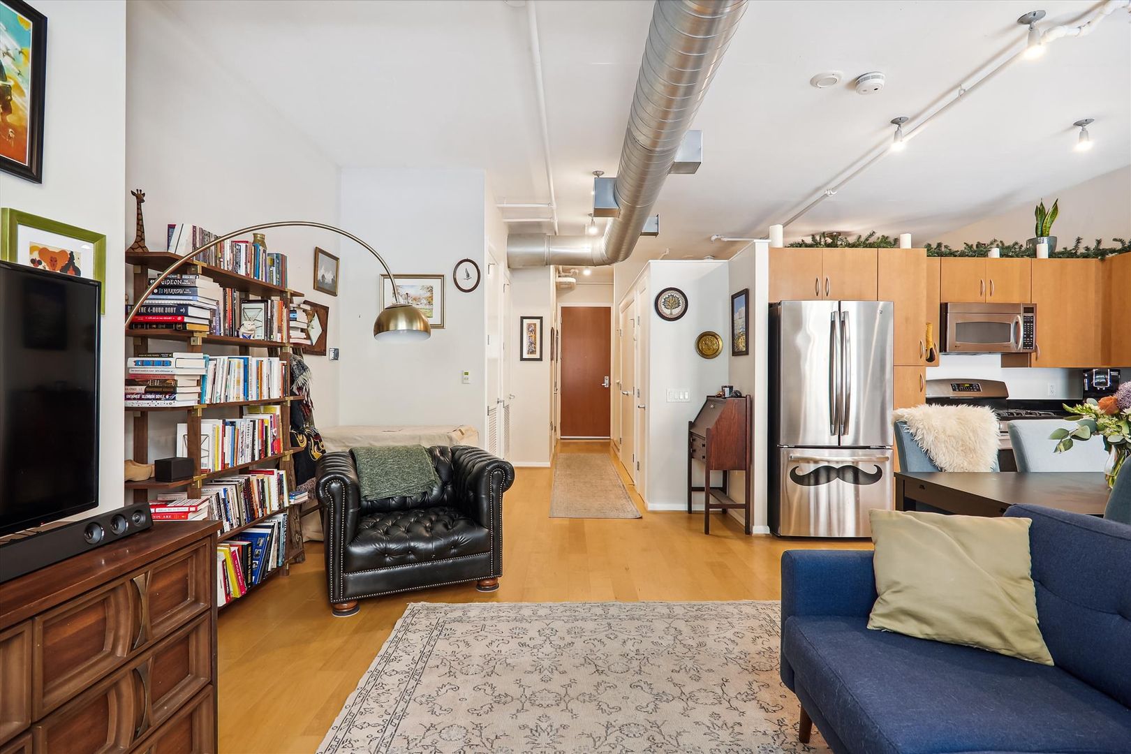 Washington House: 811 4th St NW #108