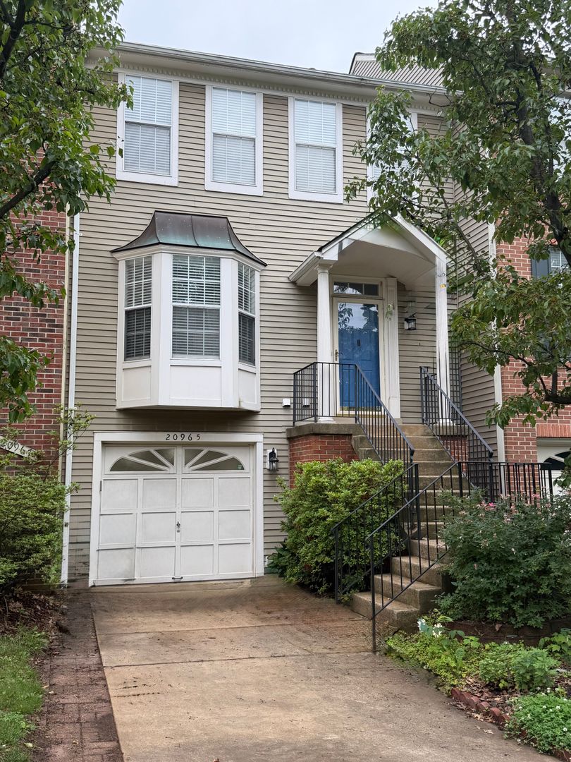 Sterling Townhome: 20965 Promontory Sq