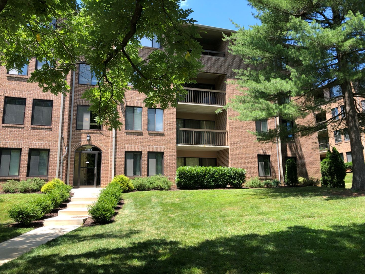 Rockville House: 11309 Commonwealth Dr T2