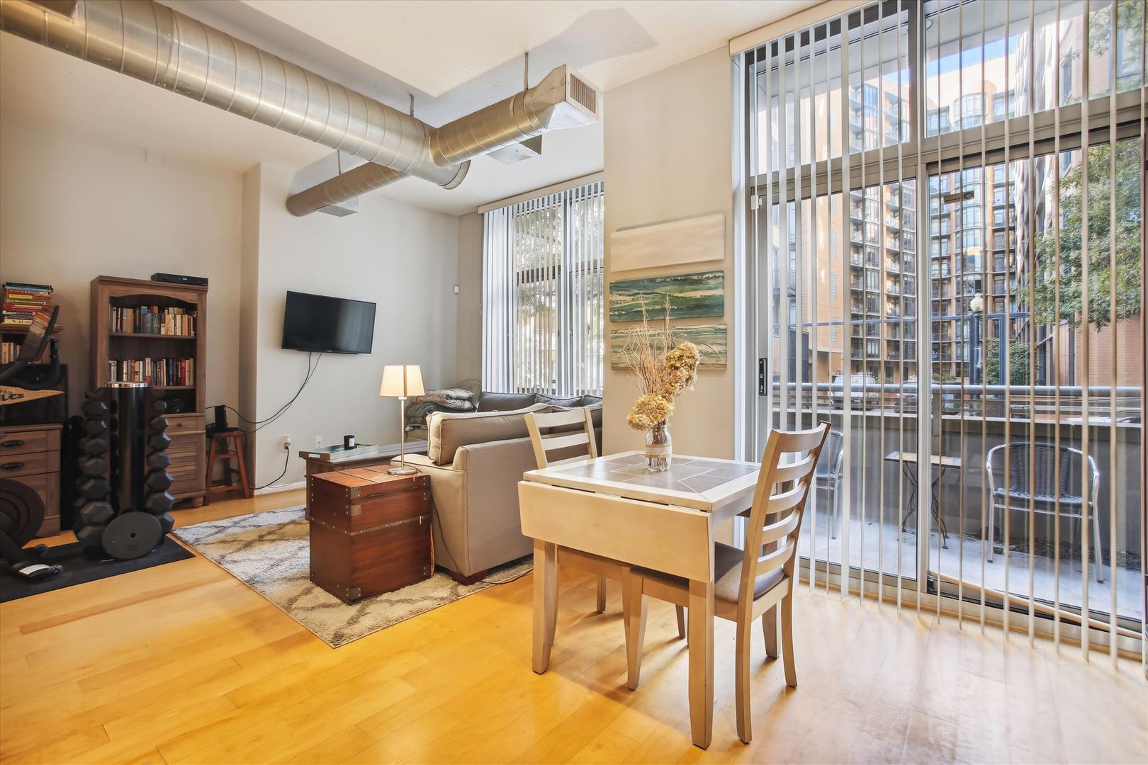 Washington House: 811 4th St NW #109