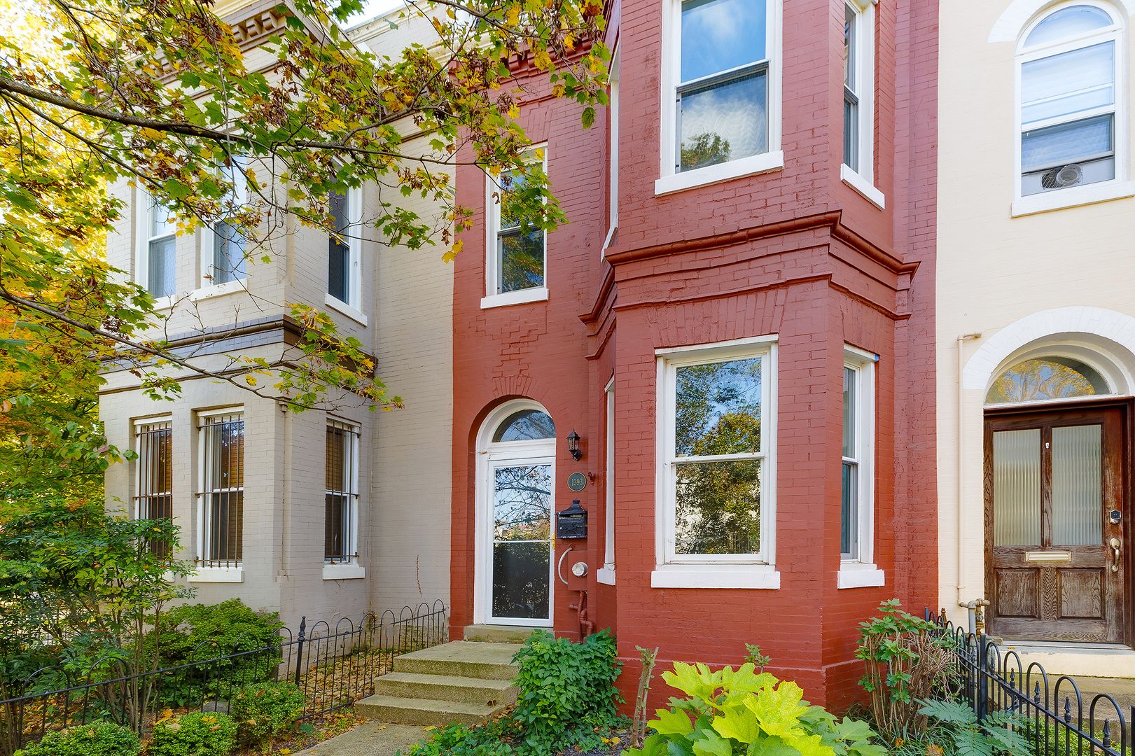 Washington House: 1393 F Street NE