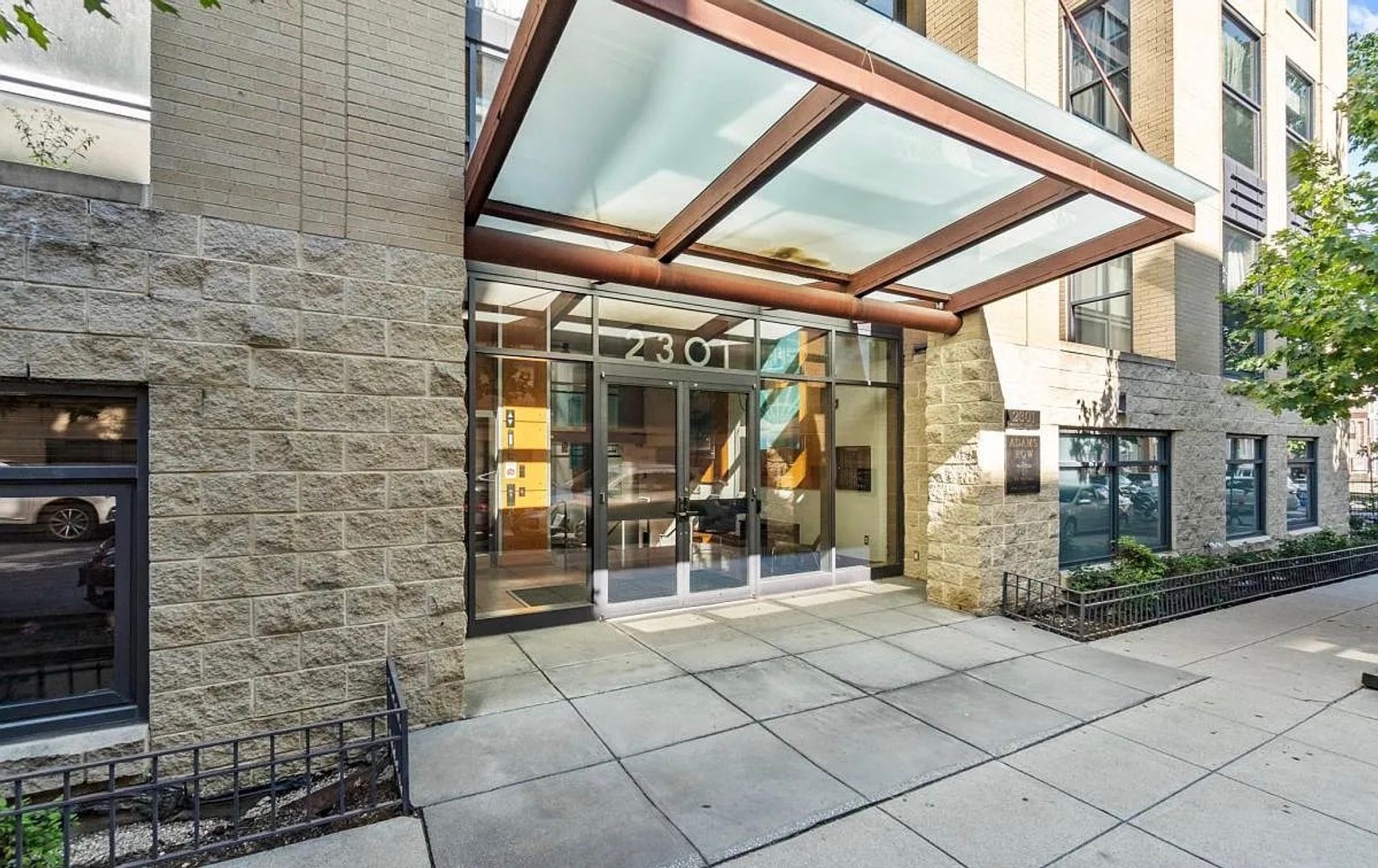 Washington House: 2301 Champlain St NW #111