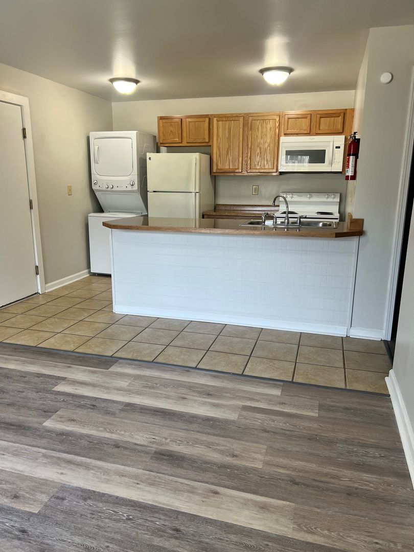 Mansfield Apartment: 135 E. Cook Rd.