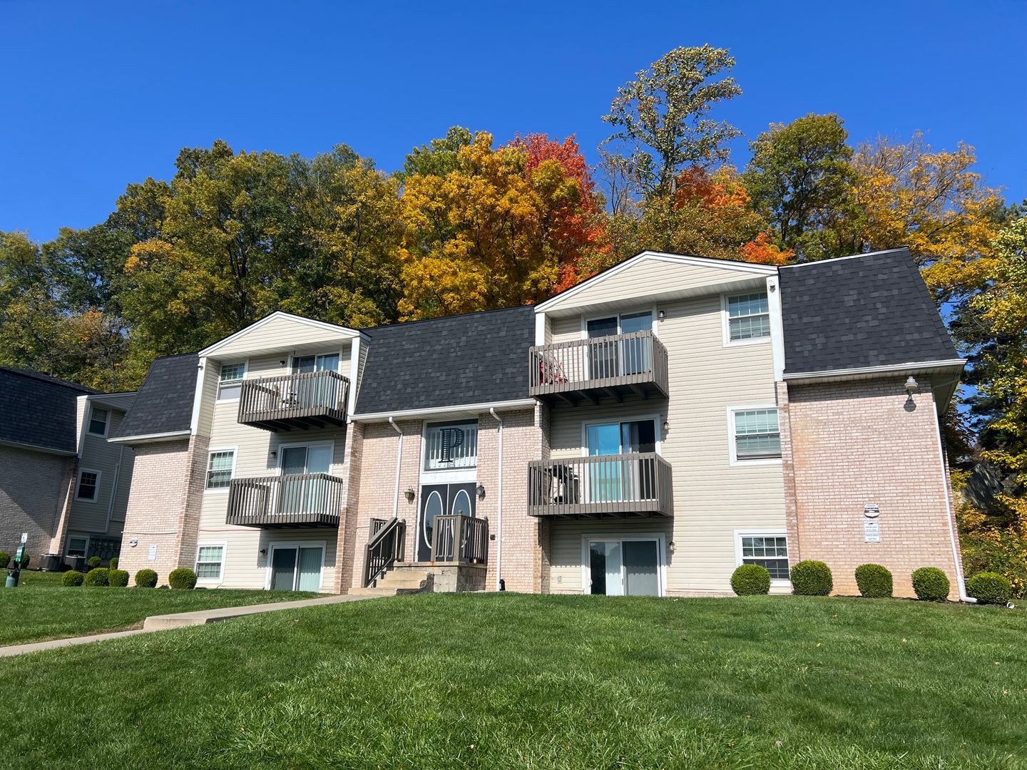 Mansfield Apartment: 135 E. Cook Rd.