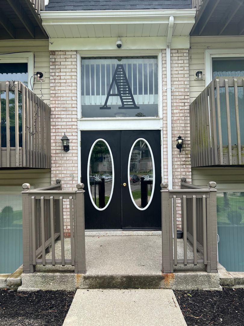 Mansfield Apartment: 135 E. Cook Rd.