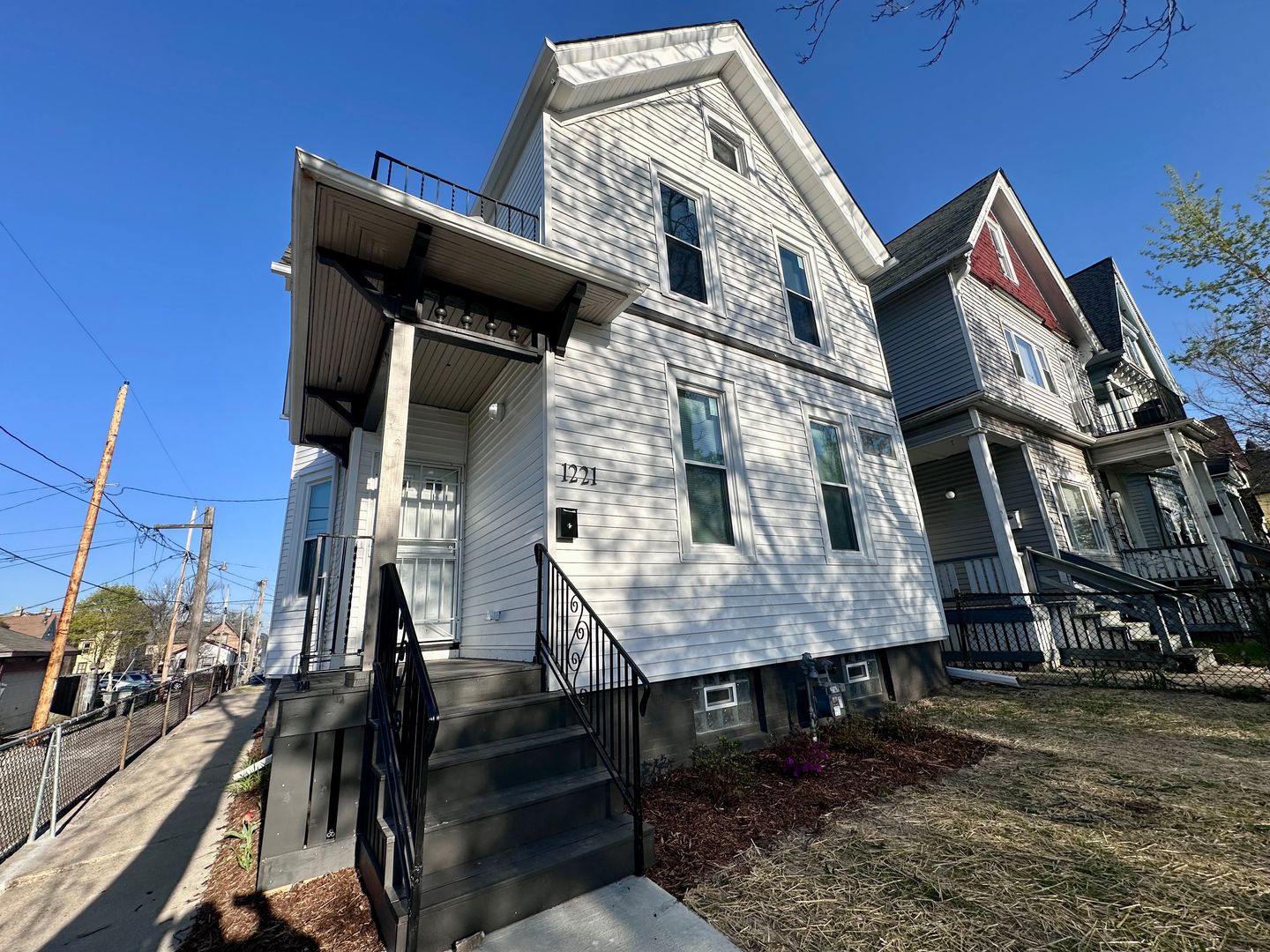 Milwaukee House: 1221 N 24TH ST