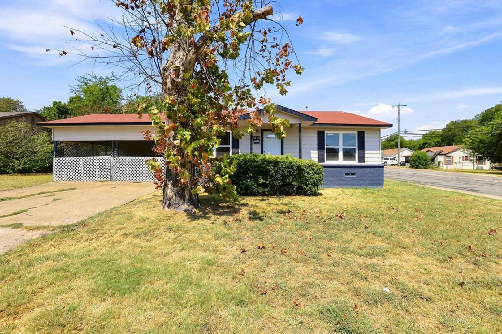 1717 E. Cherry St. 2 of 12