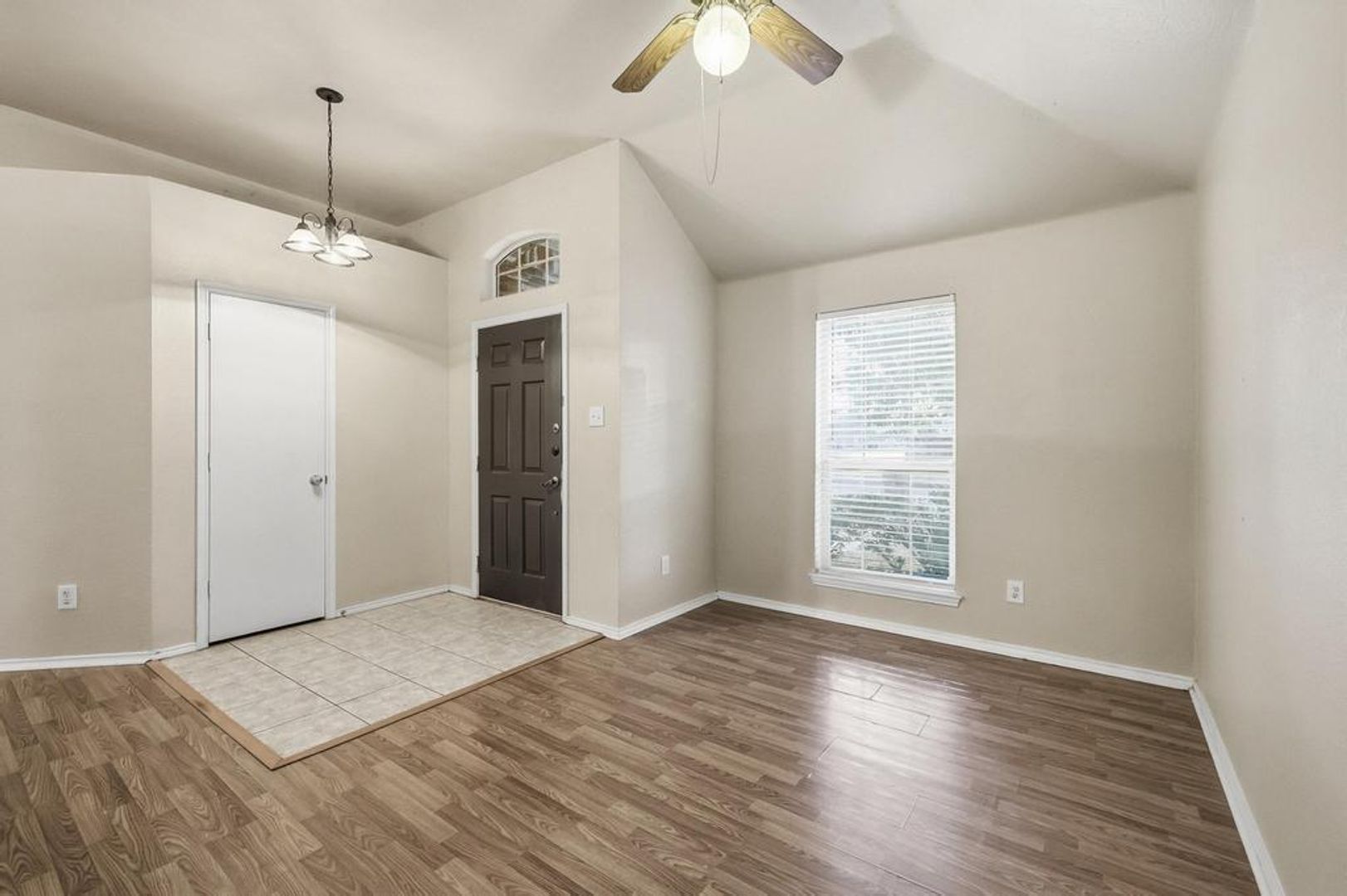 100 Oak Hollow Ln. 7 of 12
