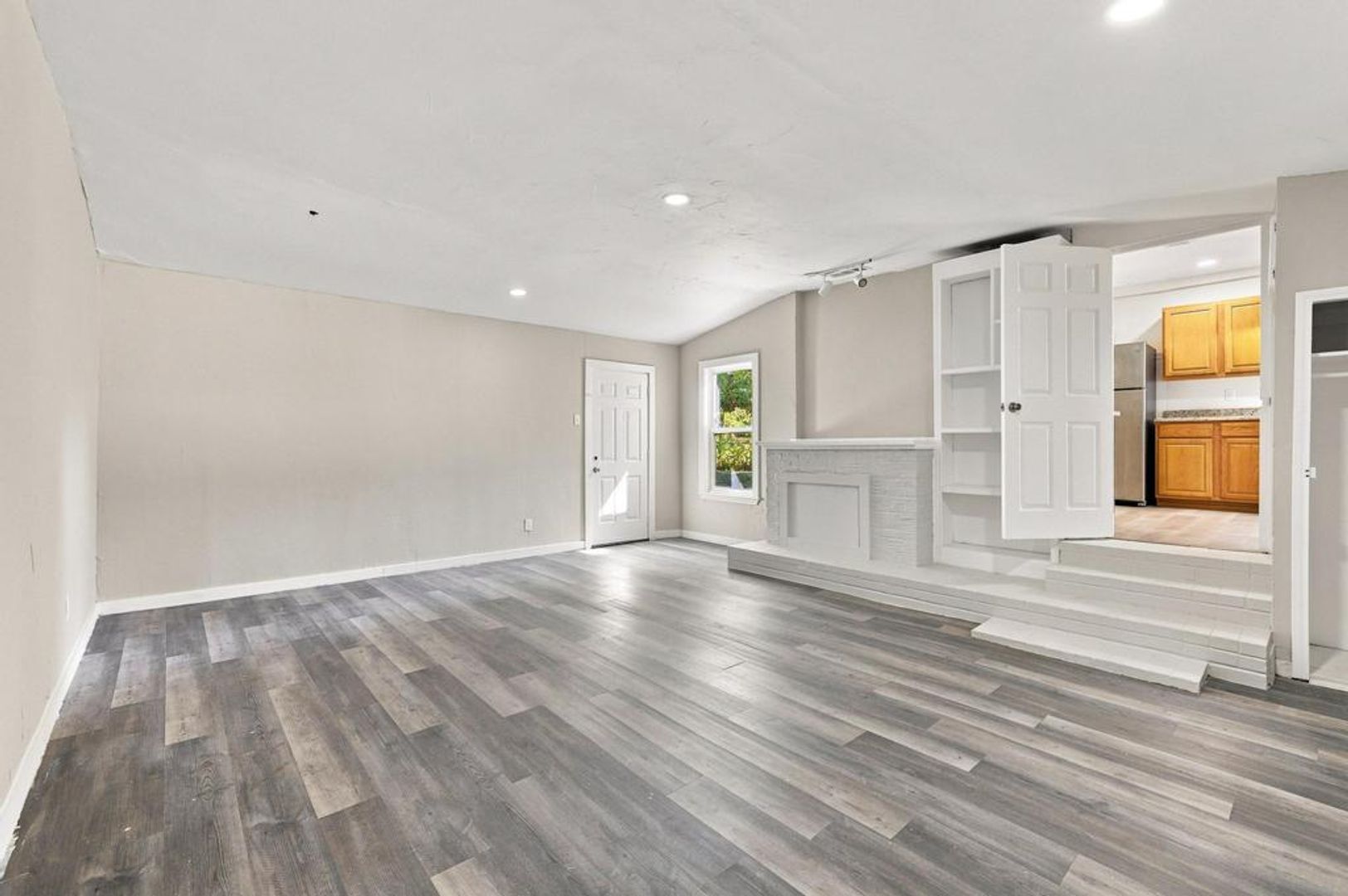 2907 W. Washington St. 15 of 33
