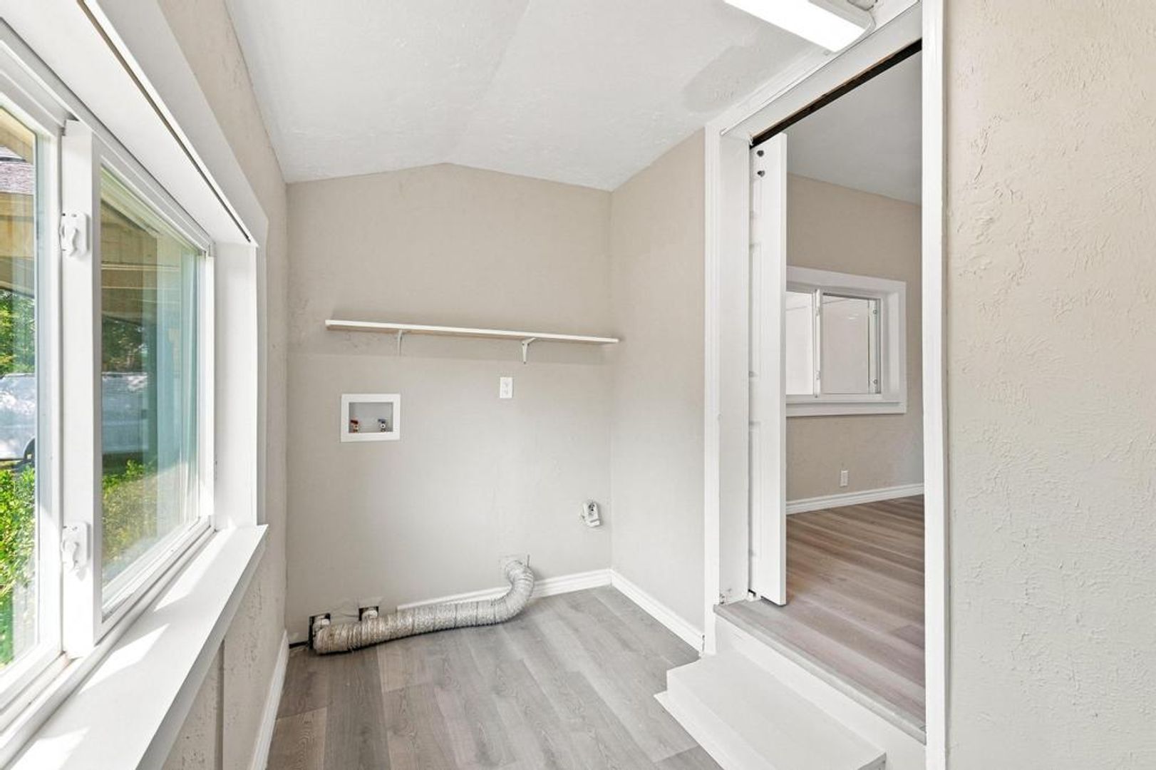 2907 W. Washington St. 26 of 33
