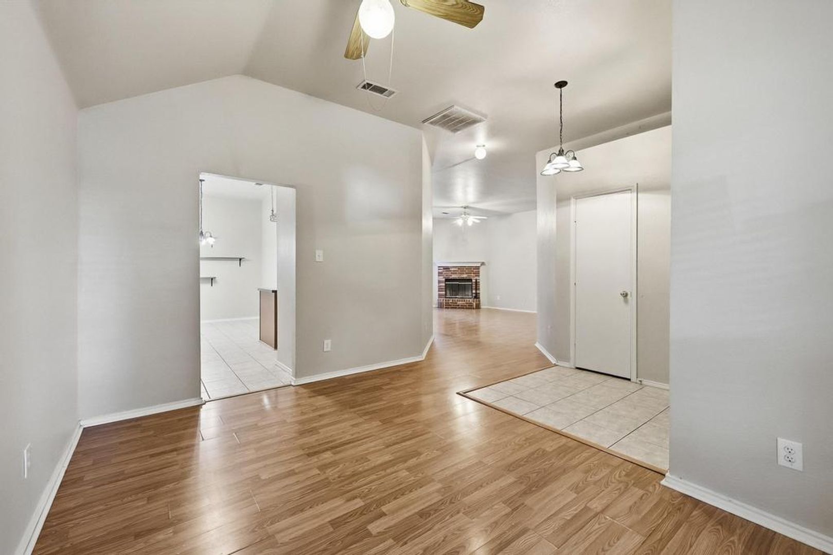 100 Oak Hollow Ln. 6 of 12