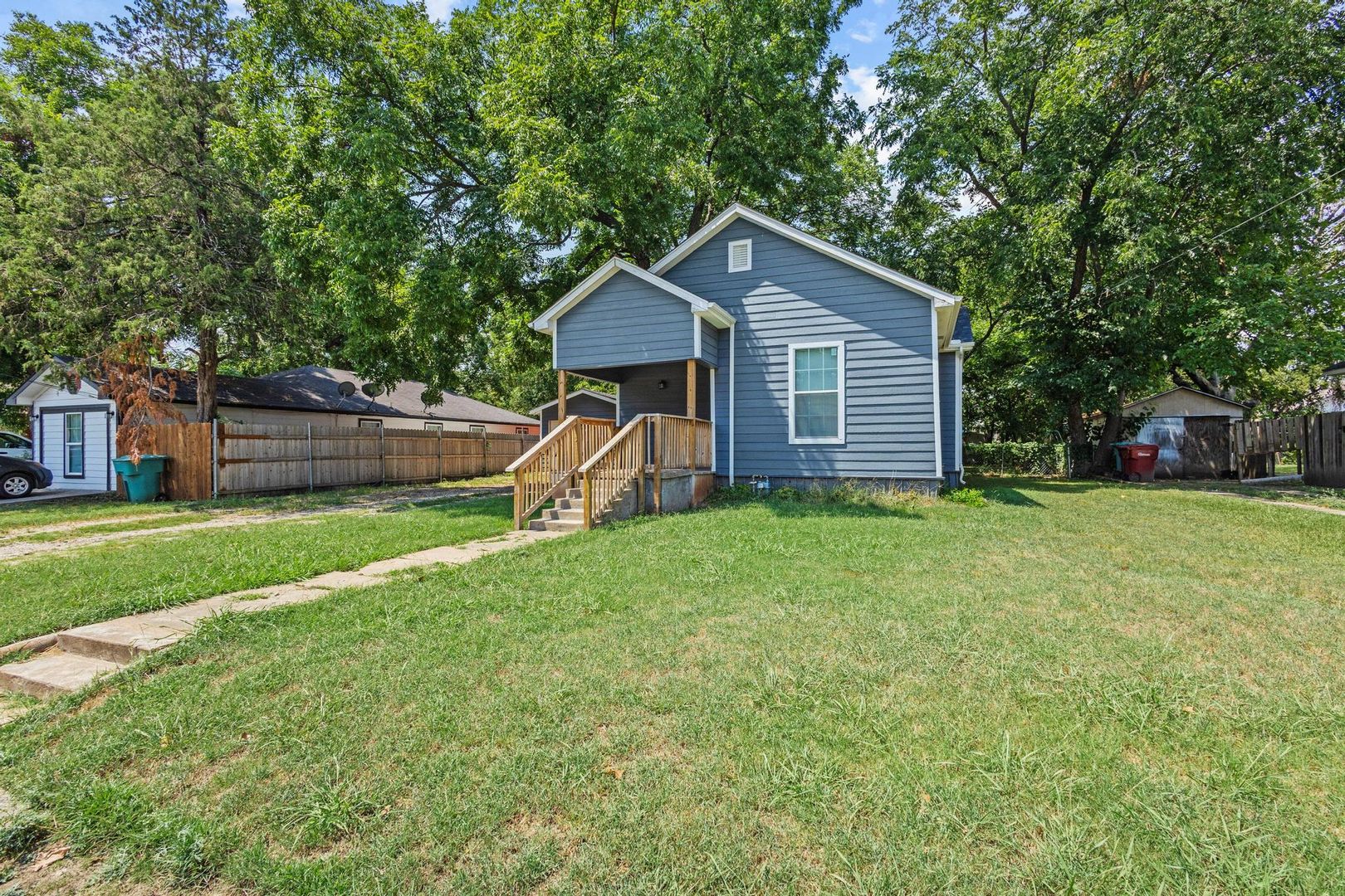 902 S. Montgomery St. 3 of 12