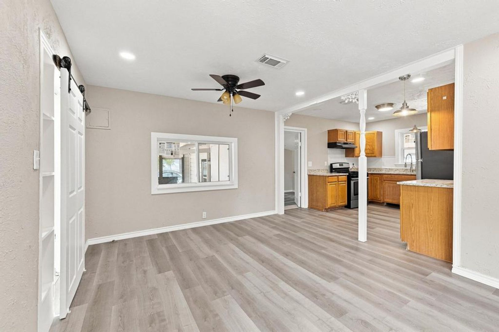 2907 W. Washington St. 9 of 33
