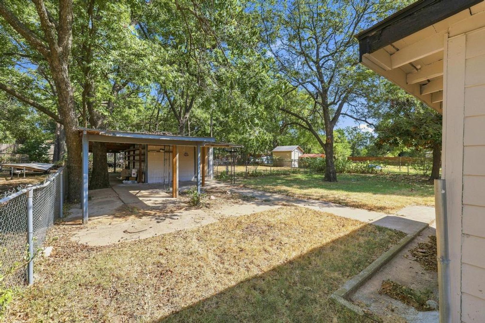 2907 W. Washington St. 29 of 33